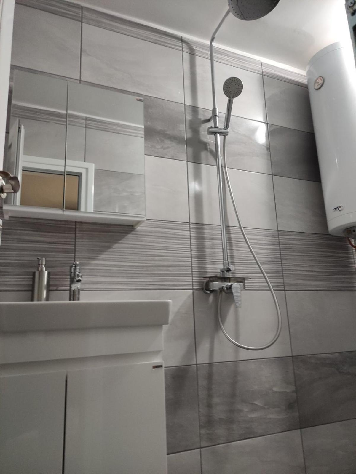 Rozi Apartment Burgas Bagian luar foto