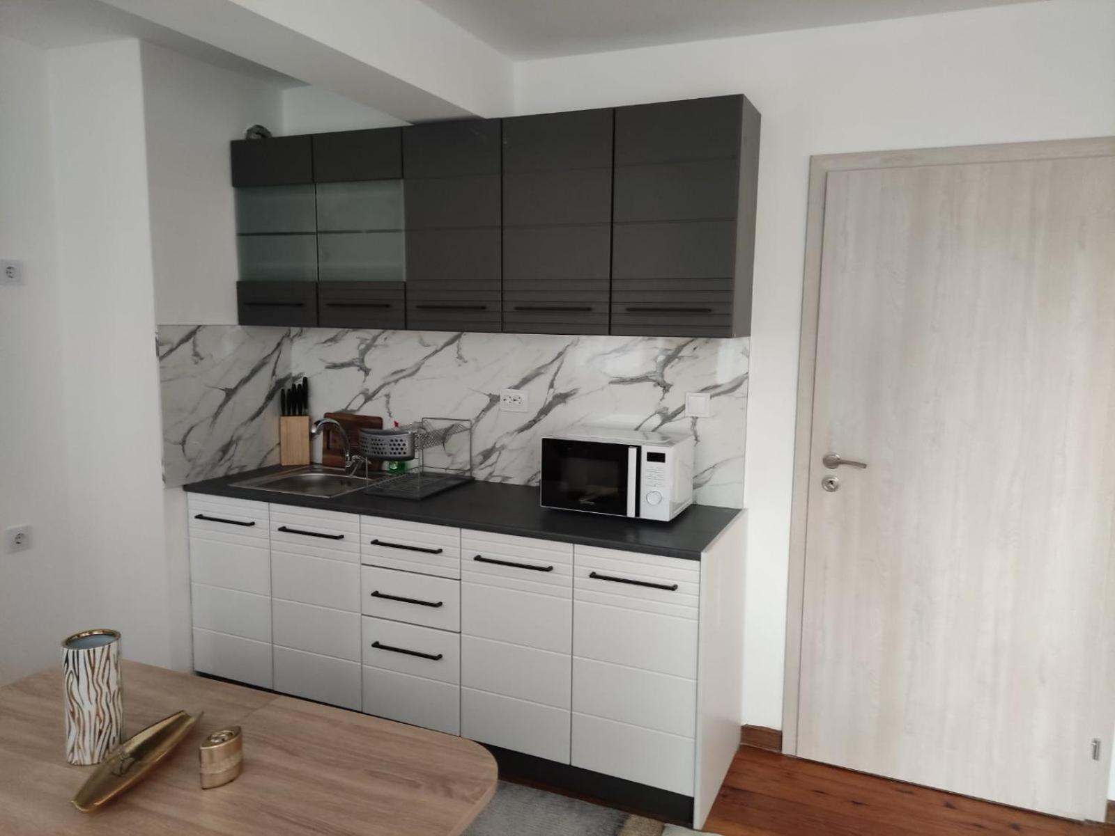 Rozi Apartment Burgas Bagian luar foto