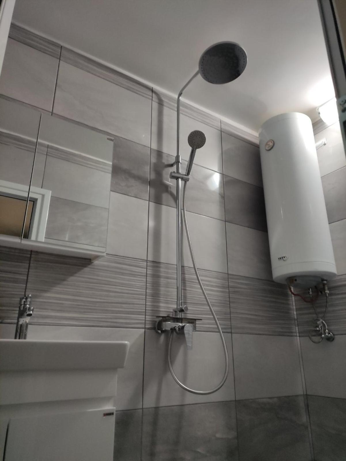 Rozi Apartment Burgas Bagian luar foto